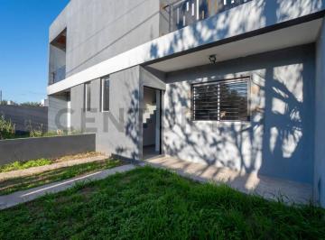 Casa · 90m² · 3 Ambientes · 1 Cochera · Dúplex a Estrenar en Venta 2 Dorm. Patio - La Plata