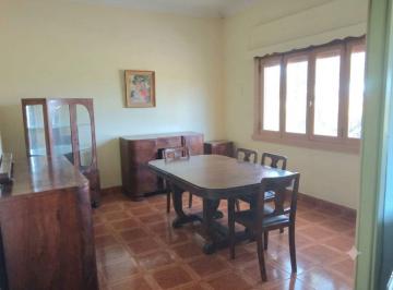 Casa · 80m² · 3 Ambientes · Casa en Venta Flores Frente a La Plaza