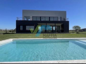Casa · 228m² · 5 Ambientes · 2 Cocheras · Casa en Venta en San Sebastian - Area 8, San Sebastian, Escobar