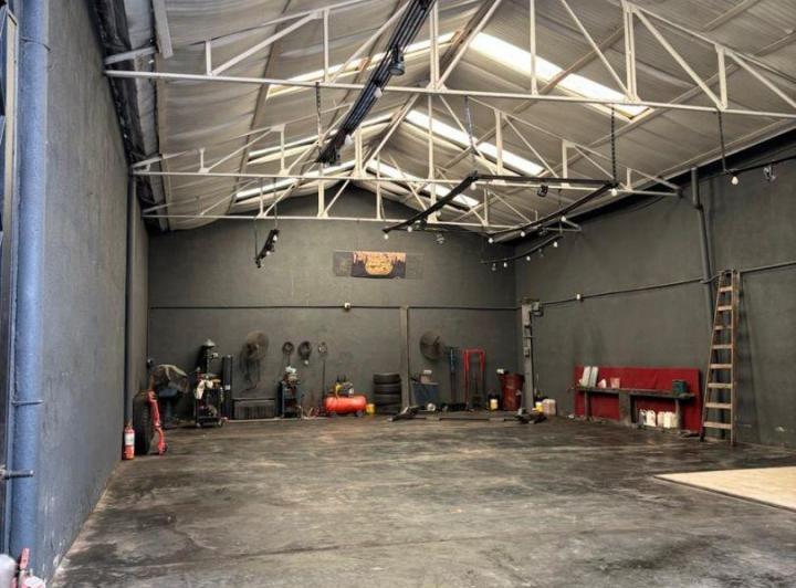 Bodega-Galpón · 200m² · 2 Dormitorios
