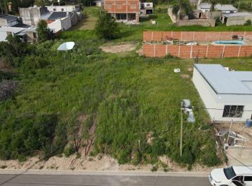 Terreno · 236m² · 1 Cochera · Lote de 236 m² Sobre Asfalto, con Disponibilidad de Agua, Cloaca y Luz! Hornos y Basualdo - Lote 2