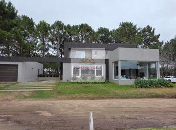 Casa · 339m² · 7 Ambientes · 4 Cocheras · Casa en Venta en La Herradura de Pinamar. Espectacular!
