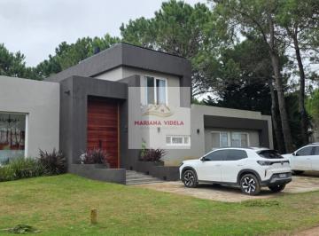 Casa · 339m² · 7 Ambientes · 4 Cocheras · Casa en Venta en La Herradura de Pinamar. Espectacular!
