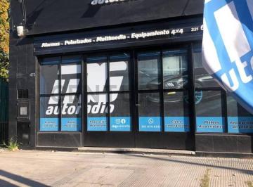 Local comercial · 152m² · 4 Ambientes · Local en PH Mas Deposito 131 Entre 41 y 42