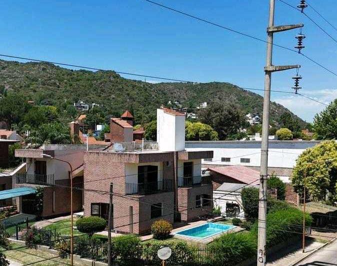 Casa · 175m² · 3 Dormitorios · 2 Cocheras