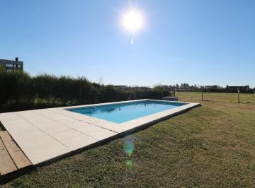 Casa · 210m² · 4 Ambientes · 2 Cocheras · Venta Casa | Pileta | B° San Sebastian | Area 1