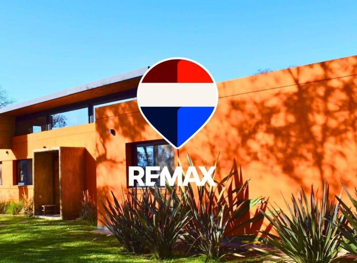 Casa · 200m² · 6 Ambientes · 2 Cocheras