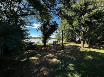 Quinta vacacional · 142m² · 2 Dormitorios · Casa Quinta en Arroyo Leyes con Bajada Al Rio