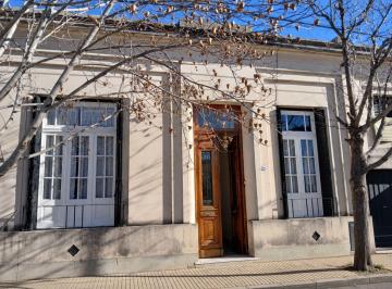 Casa · 214m² · 7 Ambientes · 1 Cochera · Casa Antigua en Olavarría