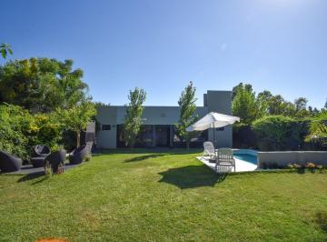 Casa · 165m² · 4 Ambientes · 2 Cocheras · Venta Casa en Arroyo Leyes Km.13