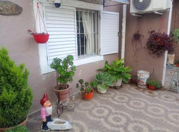 Casa · 56m² · 2 Ambientes · 1 Cochera · Venta Casa 2 Ambientes Merlo