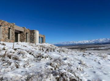 Casa · 305m² · 5 Ambientes · Casa en Venta en Agua del Durazno - La Carrera