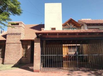 Casa · 196m² · 5 Ambientes · 2 Cocheras · Venta Casa Dorrego - Apta Credito