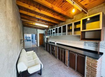 Casa · 100m² · 5 Ambientes · 1 Cochera · Casa en Venta 3 Dorm. con Patio y Cochera