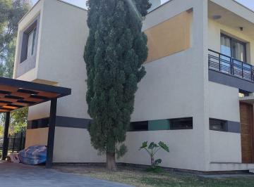 Casa · 156m² · 6 Ambientes · 2 Cocheras · Venta Casa B° Privado Apto Credito Maipu