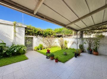 Casa · 110m² · 4 Ambientes · 1 Cochera · Venta Casa 4 Amb. Cochera, Patio (Acepta Permuta)
