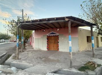Casa · 240m² · 8 Ambientes · Casa Esquina + 2 Dptos Cerca Facultad de Sociales