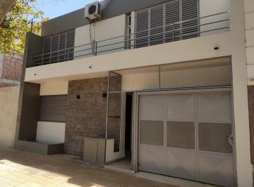 Casa · 150m² · 6 Ambientes · 2 Cocheras · Casa Céntrica. 3 Habitaciones. 2 Baños. Capital