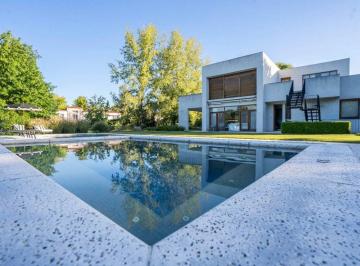Casa · 800m² · 8 Ambientes · 2 Cocheras · Casa en Venta en Ayres del Pilar en 3 Plantas