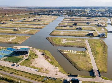 Terreno · 670m² · Lote Funes Lakes con Salida Al Canal Principal