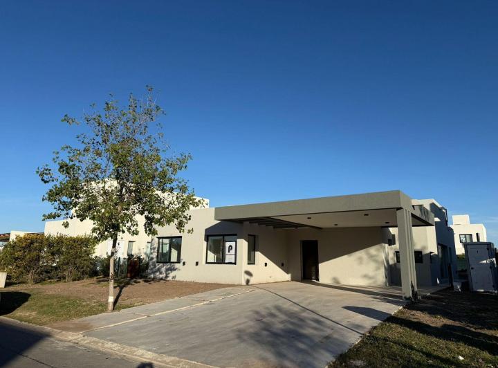 Casa · 167m² · 4 Ambientes · 2 Cocheras