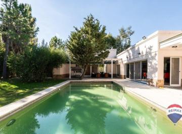 Casa · 270m² · 4 Ambientes · Venta Casa 4 Amb Campos de Roca Venta Casa Pileta