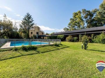 Casa · 325m² · 4 Ambientes · 3 Cocheras · Venta Casa 4 Amb Campos de Roca Brandsen Pileta