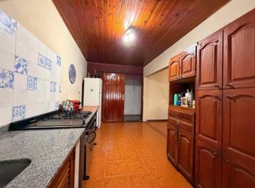 Casa · 105m² · 5 Ambientes · 1 Cochera · Venta Casa 4 Amb Dominico Garage 2 Baños Patio