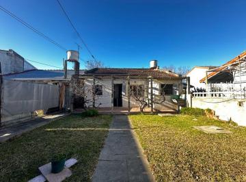 Casa · 98m² · 5 Ambientes · 1 Cochera · Venta Casa 3 Amb + Depto 3 Amb C/parque, Temperley