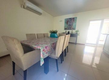 Casa · 205m² · 4 Ambientes · 1 Cochera · Casa 4 Amb. Venta San Justo con Cochera Pileta