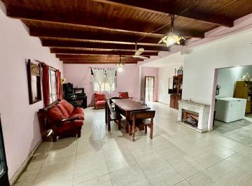 Casa · 138m² · 7 Ambientes · Venta Casa 7 Amb. C/jardín, Lote Prop. Lomas de Zamor