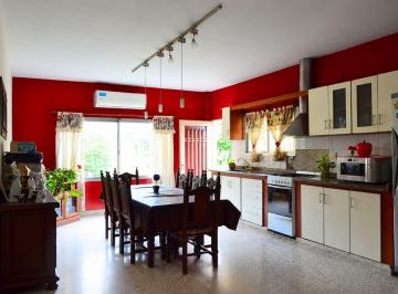 Casa · 106m² · 4 Ambientes · 1 Cochera · Casa 4 Amb. Venta, San Andrés, Lote Propio, Jardin