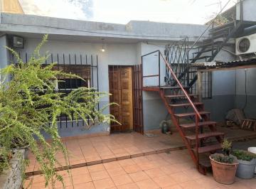Casa · 110m² · 5 Ambientes · 1 Cochera · Venta PH 5 Amb. con Lote 7,50 X 25 m. - Caseros