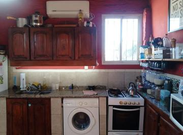PH · 131m² · 5 Ambientes · 1 Cochera · PH de 5 Ambientes con Gran Ubicación en Lanus