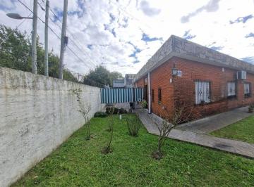 Casa · 98m² · 4 Ambientes · 1 Cochera · Casa 4 Ambientes Venta Longchamps Apta Credito