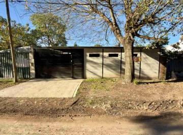 Casa · 120m² · 5 Ambientes · 4 Cocheras · Casa + 2 Departamentos en Block Venta San Vicente