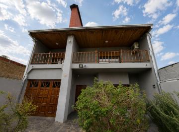 Casa · 192m² · 5 Ambientes · 4 Cocheras · Casa 5 Ambientes en Venta San José C/amplio Jardín