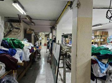 Bodega-Galpón · 678m² · Venta Galpon y Departamento en Lomas de Zamora