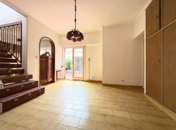 Casa · 81m² · 5 Ambientes · 1 Cochera · Venta Casa Santos Lugares, 5 Ambientes a Remodelar