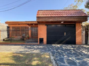Casa · 197m² · 4 Ambientes · 2 Cocheras · Casa 4 Amb en Venta - Palomar - Pileta y Cochera