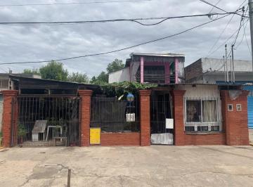 Casa · 117m² · 8 Ambientes · 1 Cochera · Casa en Gra Lote Propio Hurlingham - 646 m²