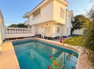 Casa · 322m² · 10 Ambientes · 2 Cocheras · Venta Casa 5 Dorm Quebrada de Las Rosas Apta Cred