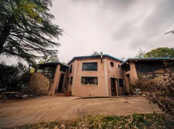 Casa · 162m² · 4 Ambientes · Se Vende Casa 2 Dorm. en Unquillo