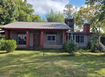 Casa · 163m² · 4 Ambientes · 1 Cochera · Venta Casa Quinta en Ezeiza - Amplio Lote y Quincho