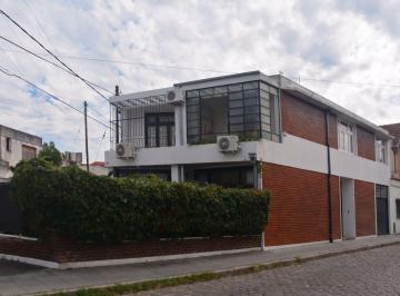 Casa · 142m² · 4 Ambientes · 1 Cochera · Venta Casa 4 Ambientes C/cochera, Villa Sarmiento