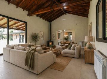 Casa · 171m² · 5 Ambientes · 2 Cocheras · Casa Estrenar Santa Catalina Lujan Permuta Pileta