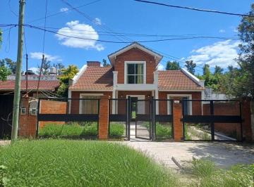 Casa · 118m² · 4 Ambientes · 1 Cochera · Venta Casa Moderna a Estrenar 4 Ambientes Permuta