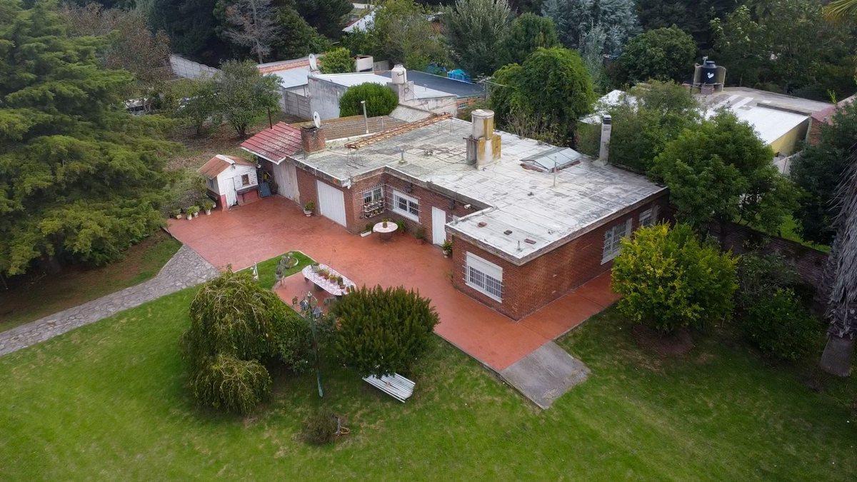 Casa 5 ambientes con amplio parque y quincho en Barrio Camet