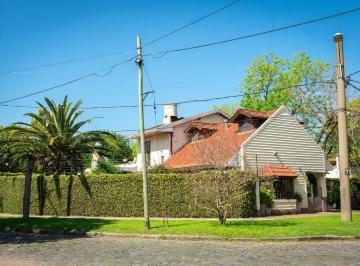 Casa · 145m² · 5 Ambientes · 2 Cocheras · Venta de Casa 5 Ambientes Adrogue Centro Pileta