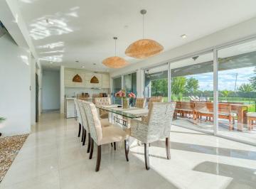 Casa · 218m² · 6 Ambientes · 3 Cocheras · Excelente Casa en Haras del Sol Pilar